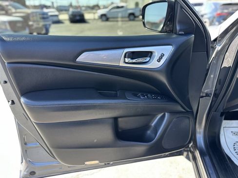 Used 2018 Nissan Pathfinder SL FWD image 8