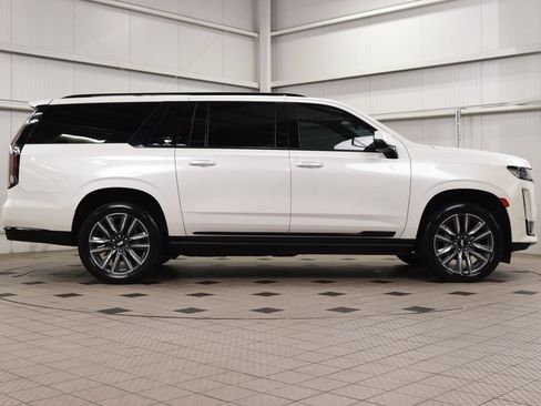Used 2023 Cadillac Escalade ESV Sport Platinum w/ Heavy-Duty Trailer Package AWD/4WD image 9