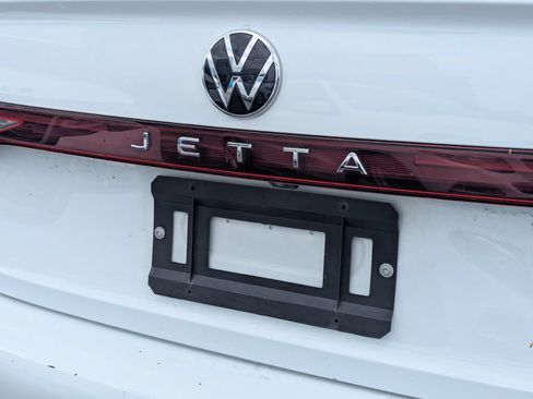 Used 2025 Volkswagen Jetta Sport FWD image 5