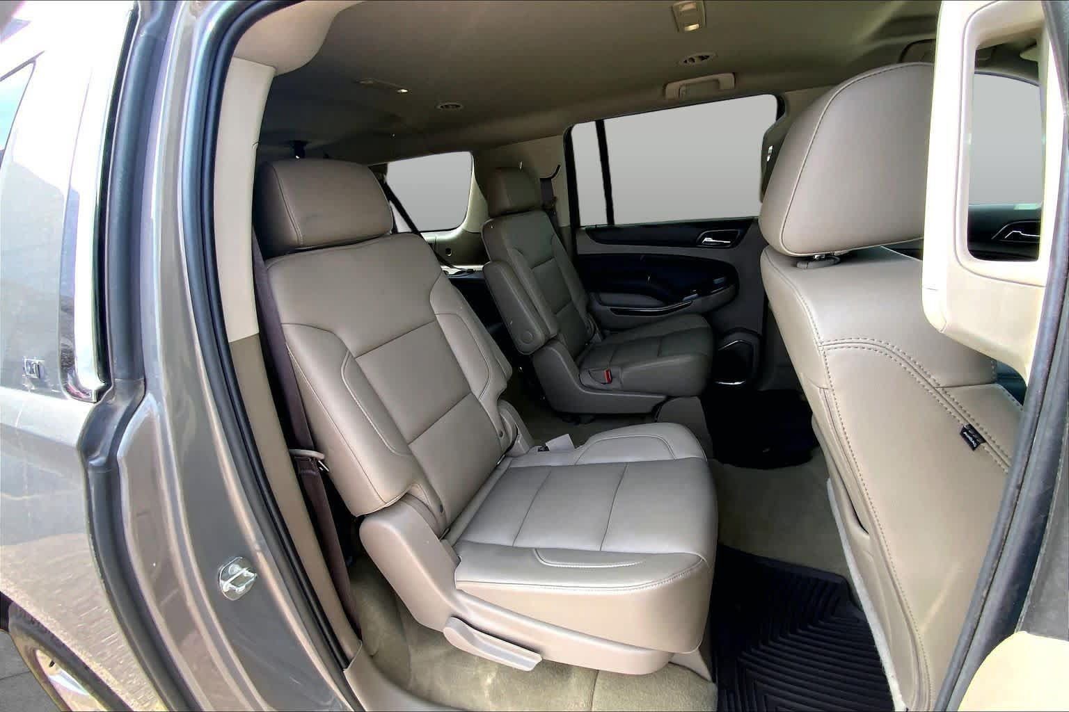 Used 2017 Chevrolet Suburban LT w/ Luxury Package AWD/4WD image 20