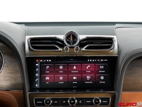Used 2024 Bentley Bentayga AWD/4WD image 28