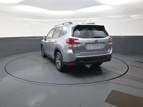 Used 2019 Subaru Forester Premium AWD/4WD image 5
