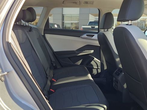 New 2026 Volkswagen Taos SE FWD image 17
