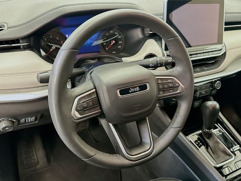 Used 2025 Jeep Compass Limited AWD/4WD image 18