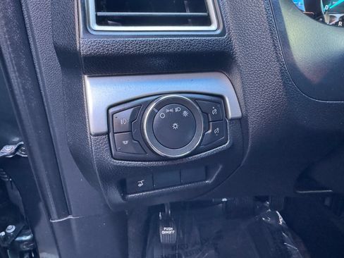 Used 2016 Ford Explorer XLT w/ Equipment Group 202A AWD/4WD image 12