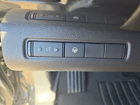 Used 2024 Nissan Pathfinder SV image 25