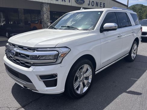 Certified 2022 Ford Expedition Platinum AWD/4WD image 2