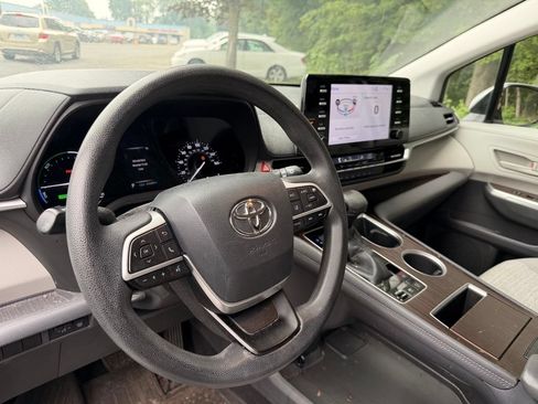 Used 2021 Toyota Sienna LE FWD image 10