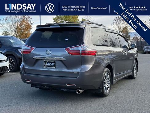 Used 2018 Toyota Sienna XLE image 3
