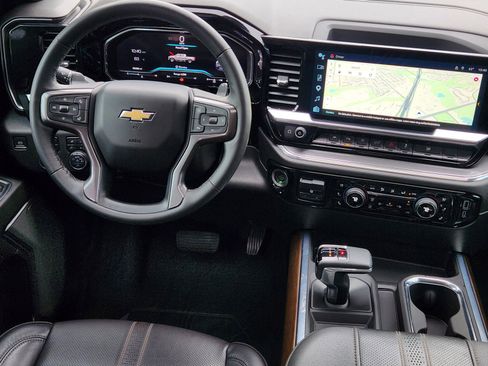 Used 2024 Chevrolet Silverado 1500 High Country w/ High Country Premium Package AWD/4WD image 10