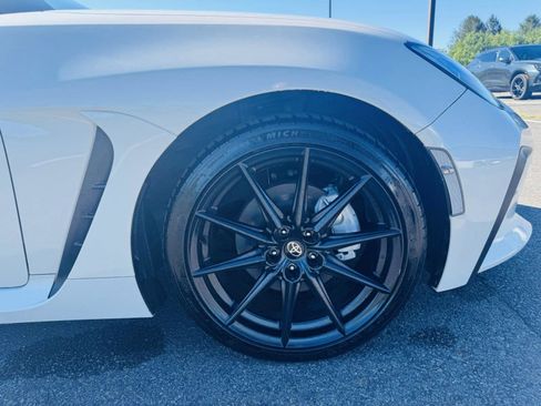 Used 2022 Toyota GR86 Premium w/ ALL Weather Mat Package (TMS) image 44