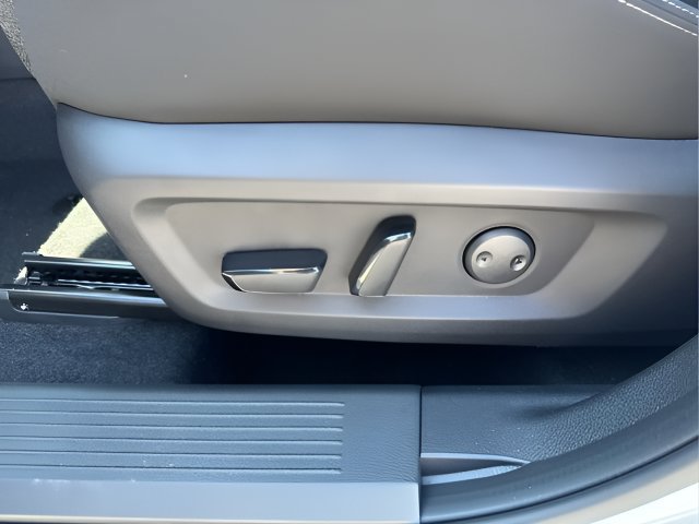 Used 2025 Nissan Rogue SV AWD/4WD image 12