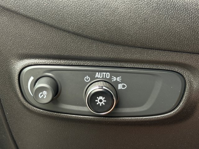Used 2024 Chevrolet Equinox LT FWD image 19