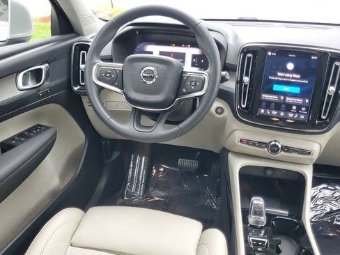 Certified 2023 Volvo XC40 B5 Plus w/ Driver Assist Package AWD/4WD image 17