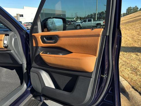 New 2026 Nissan Armada SL w/ Captain's Chari Seat Package image 12