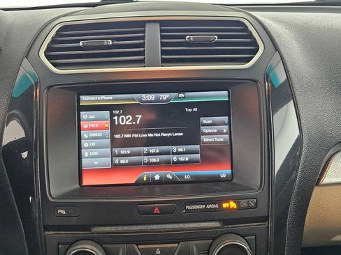 Used 2016 Ford Explorer XLT w/ Equipment Group 202A image 27