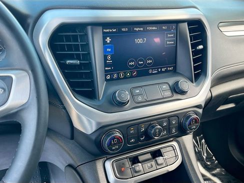 Used 2023 GMC Acadia SLT AWD/4WD image 15