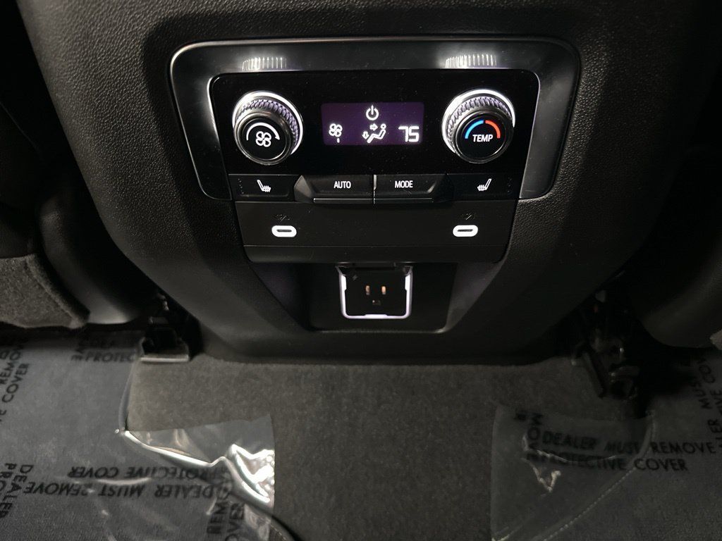 Used 2024 GMC Yukon AT4 w/ Technology Package AWD/4WD image 33