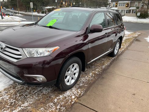 Used 2013 Toyota Highlander SE image 1