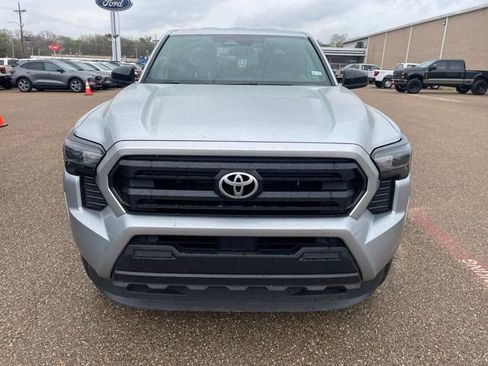 Used 2025 Toyota Tacoma SR image 2