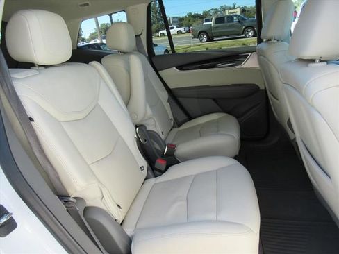 Used 2023 Cadillac XT6 Premium Luxury image 32