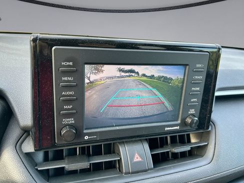 Used 2021 Toyota RAV4 LE FWD image 22