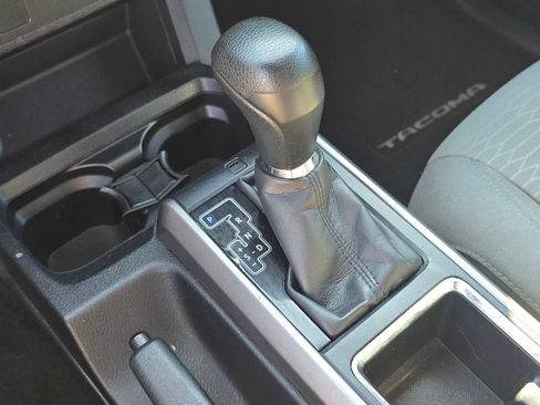 Used 2017 Toyota Tacoma SR5 RWD image 30