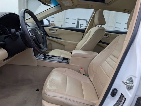 Used 2015 Toyota Camry image 14