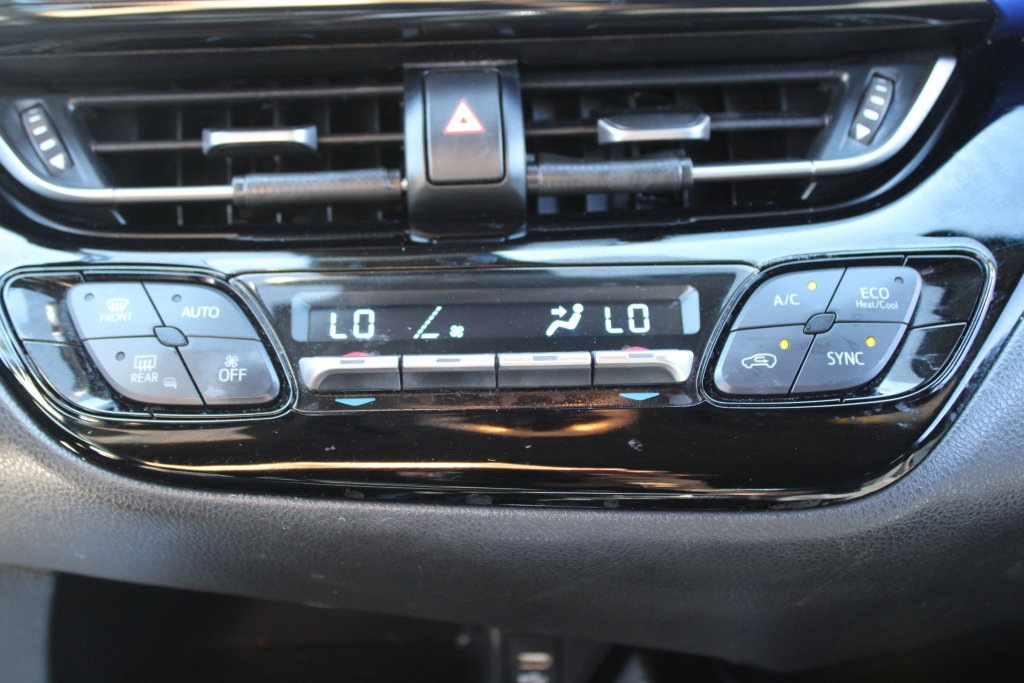 Used 2020 Toyota C-HR XLE FWD image 18
