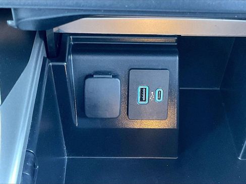 Used 2024 Ford Explorer XLT w/ Equipment Group 202A image 16