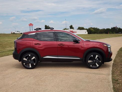 New 2026 Nissan Kicks SR image 7