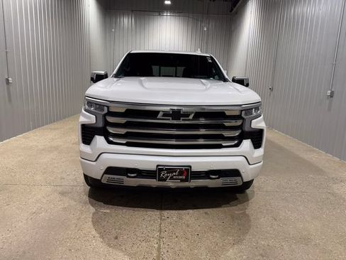 Used 2025 Chevrolet Silverado 1500 High Country AWD/4WD image 3
