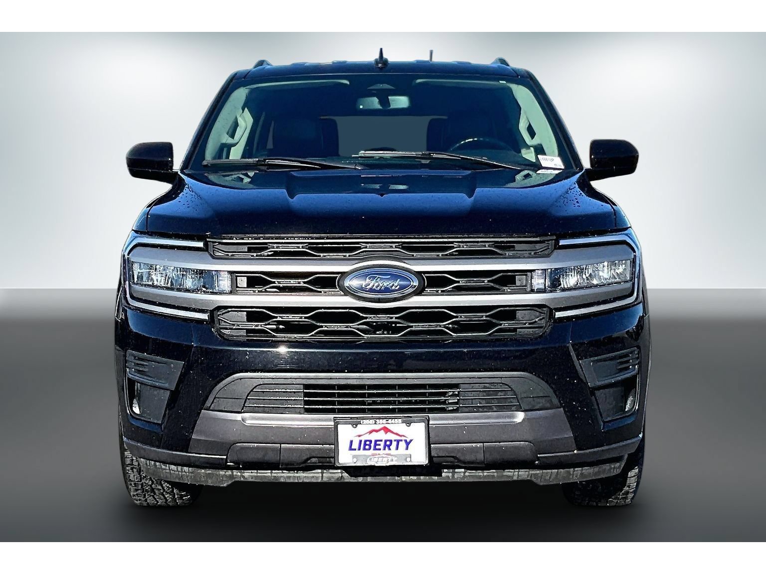 Used 2024 Ford Expedition XLT AWD/4WD image 2