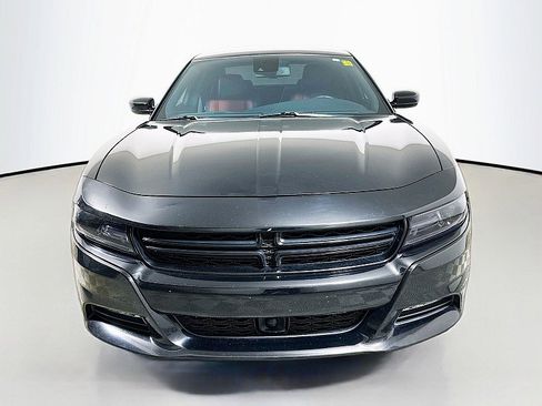 Used 2017 Dodge Charger SXT w/ Premium Group image 2