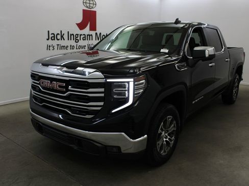 Used 2025 GMC Sierra 1500 SLT AWD/4WD image 2