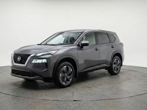 Used 2025 Nissan Rogue SV AWD/4WD image 3