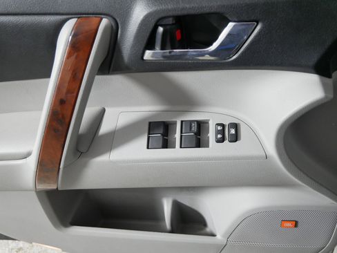 Used 2013 Toyota Highlander Limited image 19