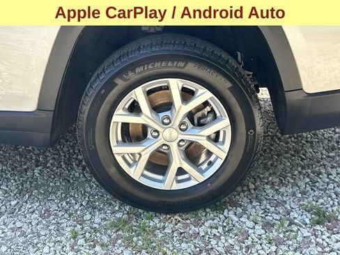 Used 2023 Jeep Grand Cherokee L Limited AWD/4WD image 9