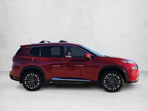 Used 2024 Nissan Rogue Platinum FWD image 4