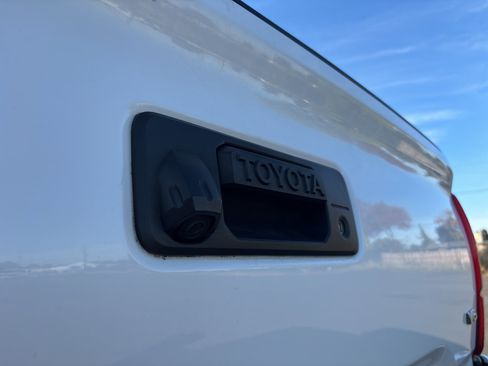 Used 2018 Toyota Tacoma SR5 image 38