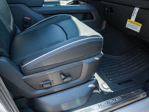 New 2026 RAM 2500 Limited AWD/4WD image 32