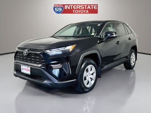 Used 2023 Toyota RAV4 LE AWD/4WD image 3