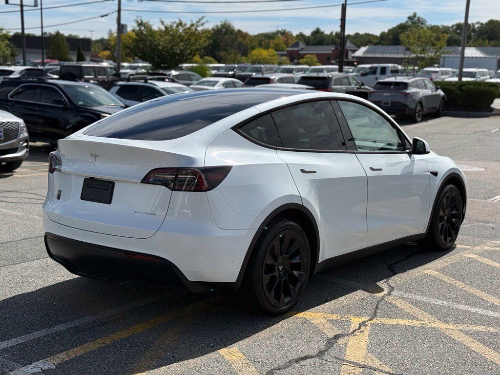Used 2024 Tesla Model Y Long Range AWD/4WD image 5
