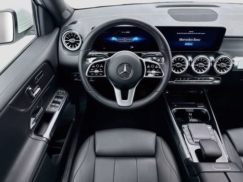Used 2023 Mercedes-Benz GLB 250 image 10