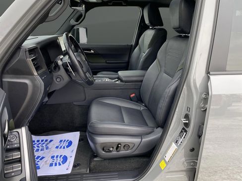 Used 2024 Lexus GX 550 image 4