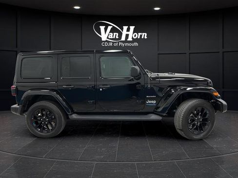 Used 2022 Jeep Wrangler Unlimited Sahara w/ Cold Weather Group AWD/4WD image 2