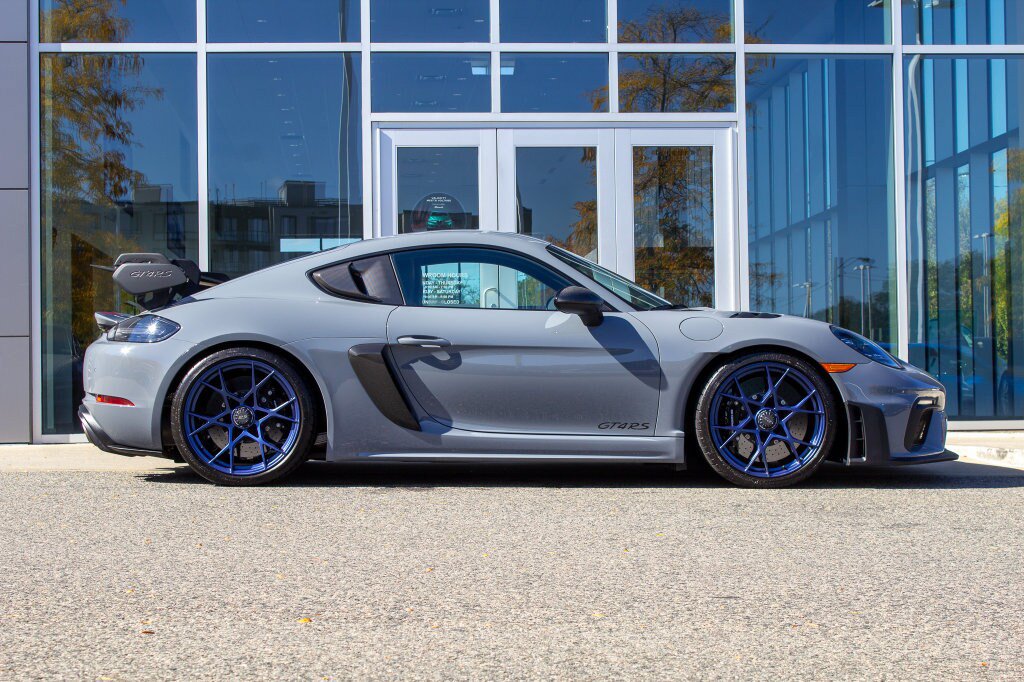 Used 2025 Porsche 718 Cayman GT4 RS RWD image 4