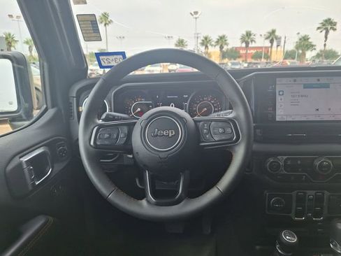 Used 2025 Jeep Gladiator Sport AWD/4WD image 12