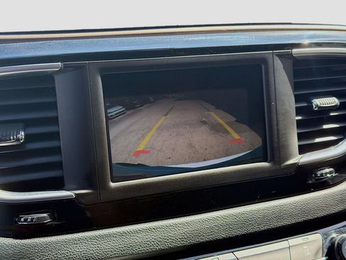 Used 2023 Chrysler Voyager LX FWD image 13