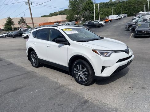 Used 2017 Toyota RAV4 LE AWD/4WD image 6